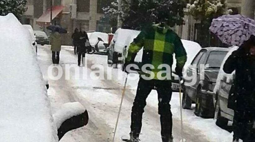 Φόρεσε τα πέδιλα και βγήκε για σκι στο… κέντρο της Λάρισας -To βίντεο έριξε το διαδίκτυο